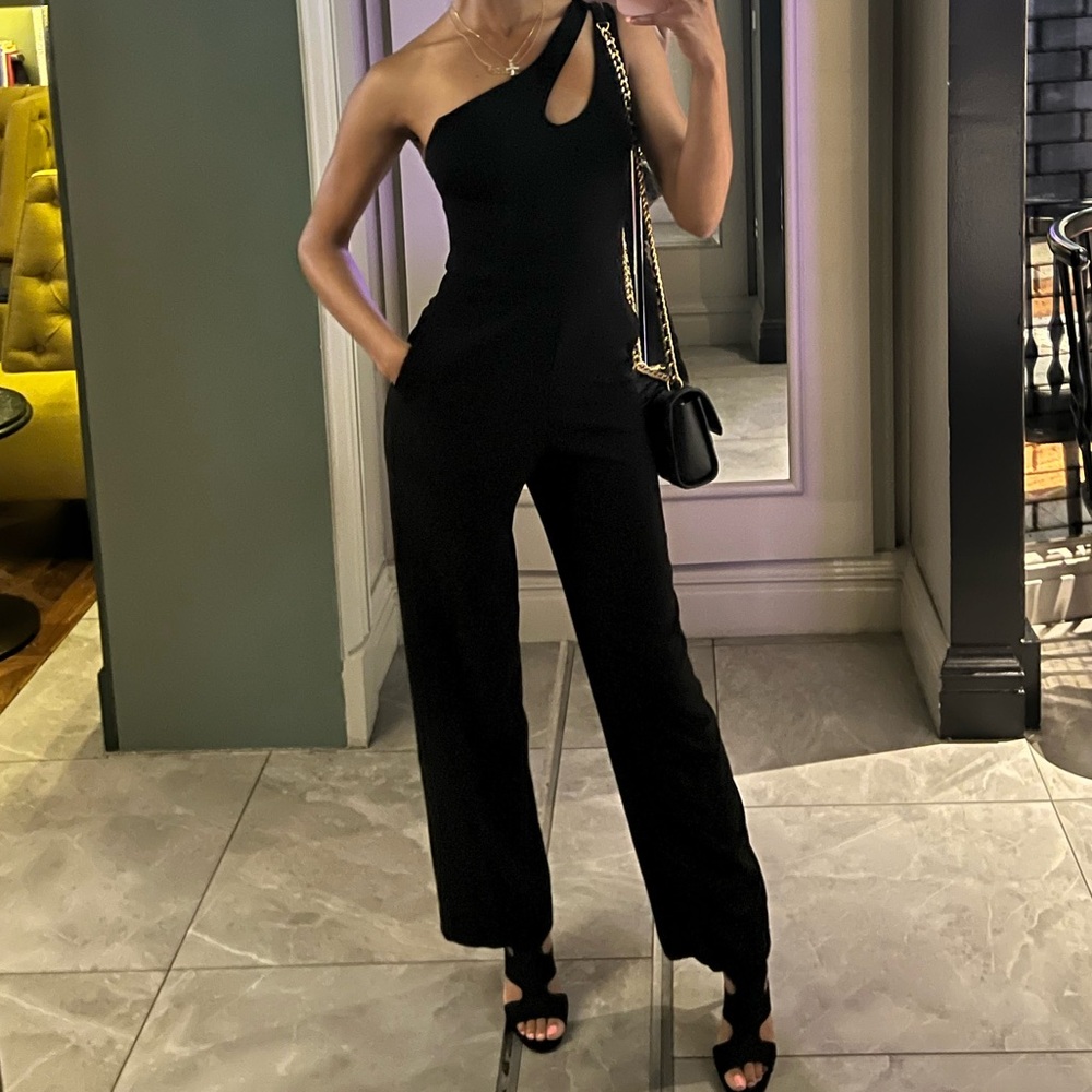 Elegant Black One-Shoulder Jumpsuit